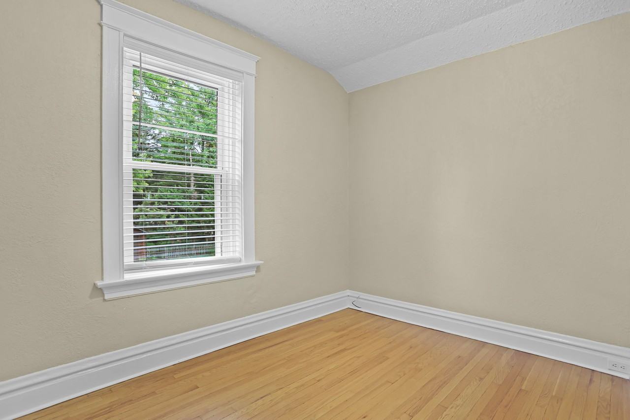 7005 Pershing Ave - Photo 6 of 14