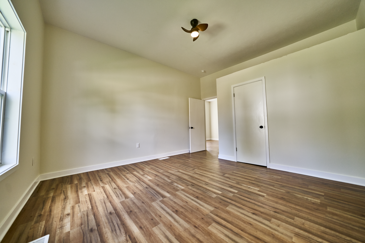 1541 Walnut St - Photo 3 of 7