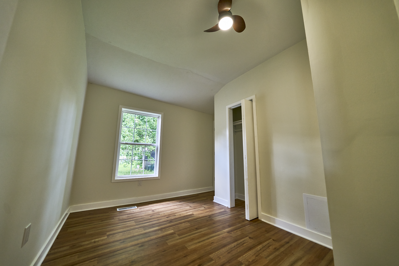 1541 Walnut St - Photo 4 of 7