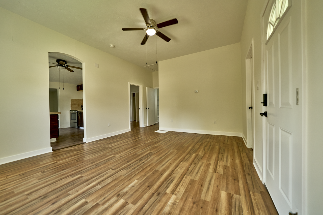 1541 Walnut St - Photo 5 of 7