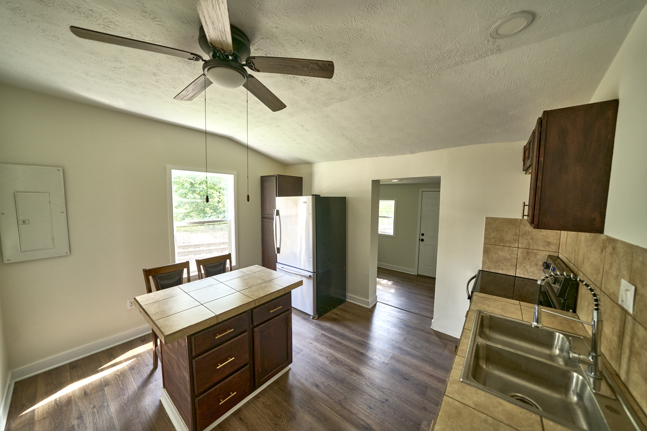 1541 Walnut St - Photo 6 of 7