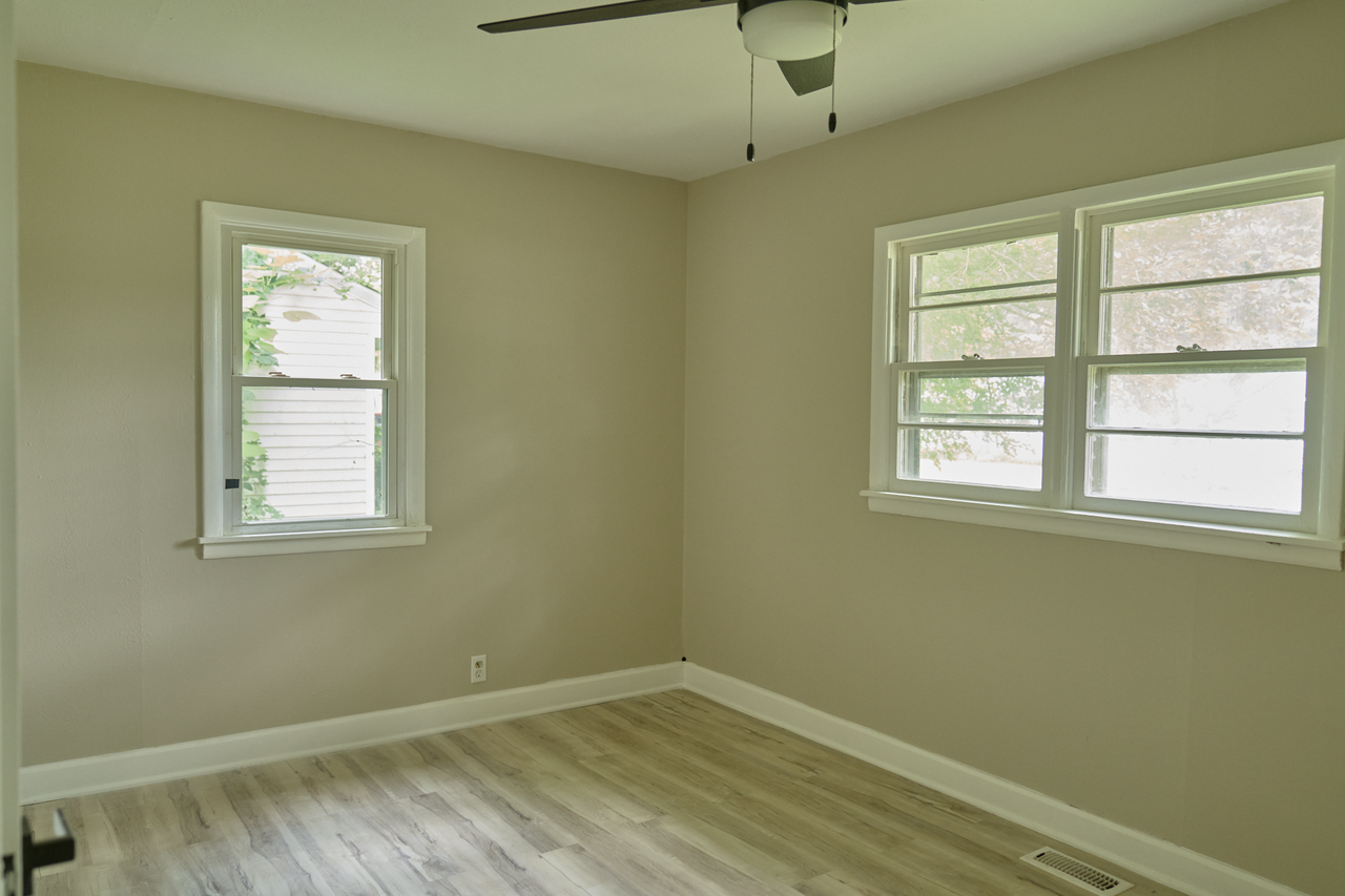 1704 S Jersey Ave - Photo 3 of 10