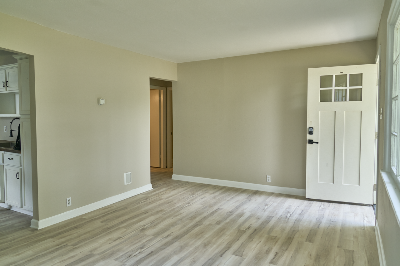 1704 S Jersey Ave - Photo 4 of 10