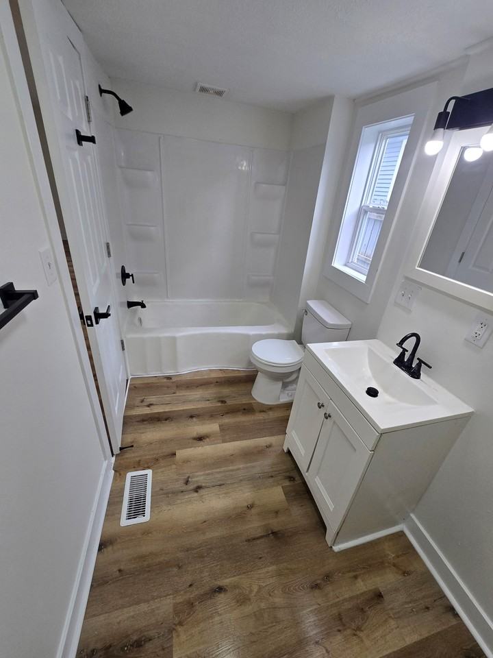 225 E 24th St - Photo 4 of 6