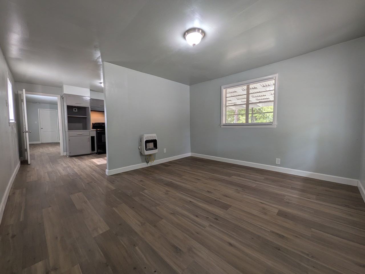 616 4th Ave Ne - Photo 3 of 11