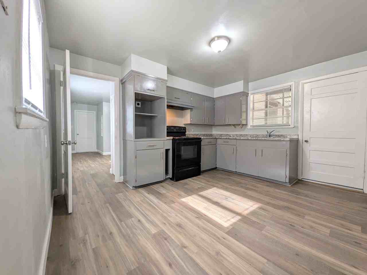 616 4th Ave Ne - Photo 4 of 11