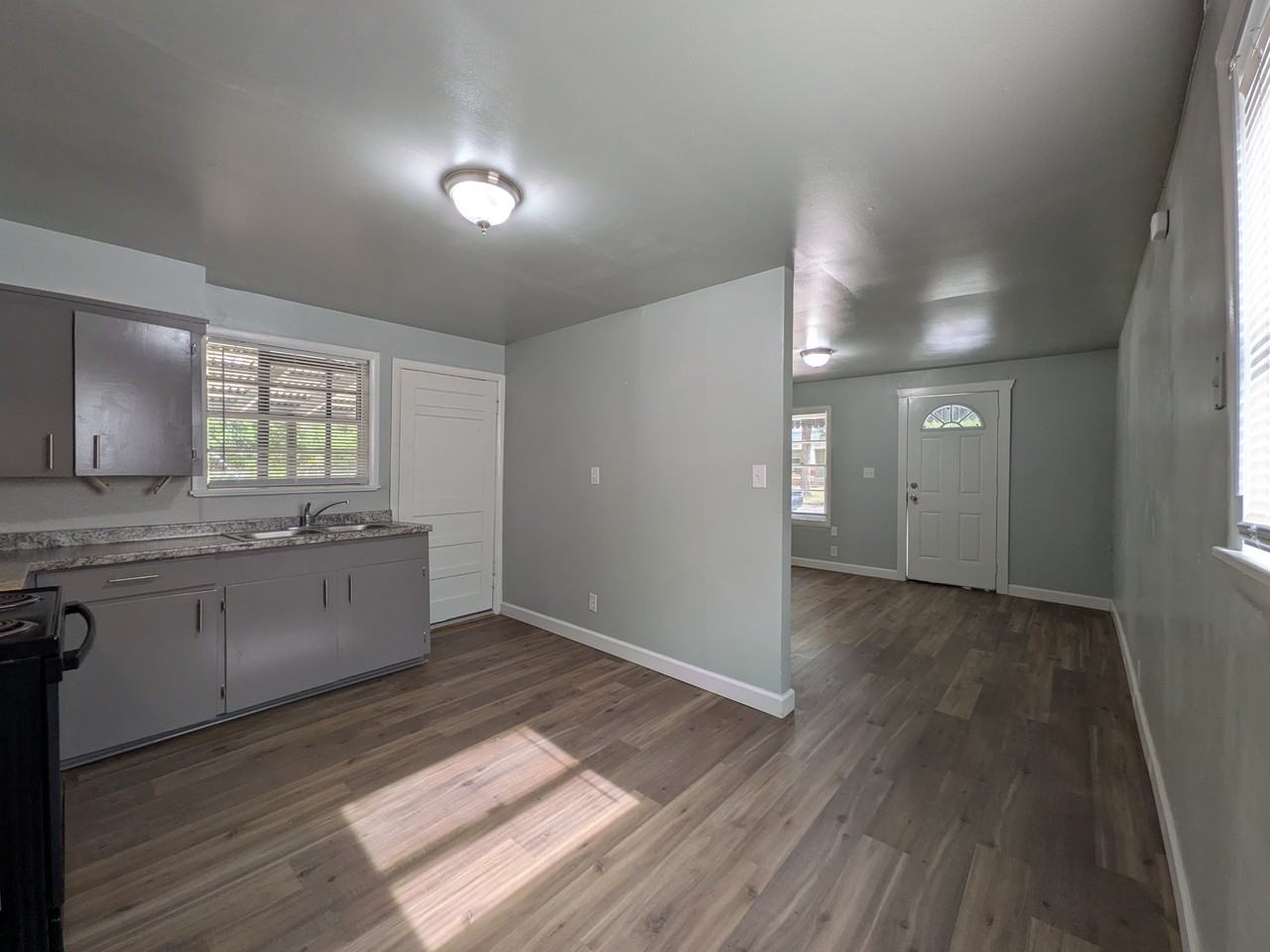 616 4th Ave Ne - Photo 5 of 11