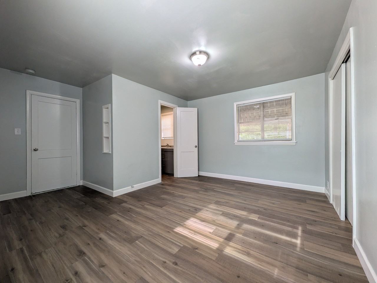 616 4th Ave Ne - Photo 6 of 11