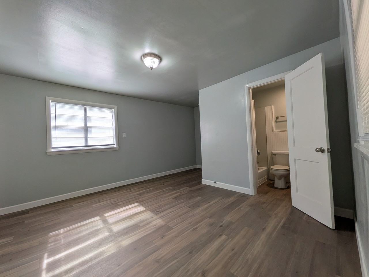 616 4th Ave Ne - Photo 7 of 11