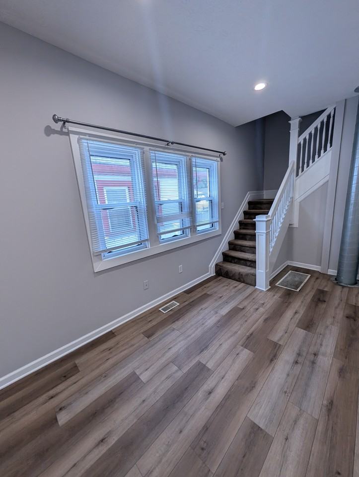 2238 N Kenwood Ave #2238 - Photo 3 of 12