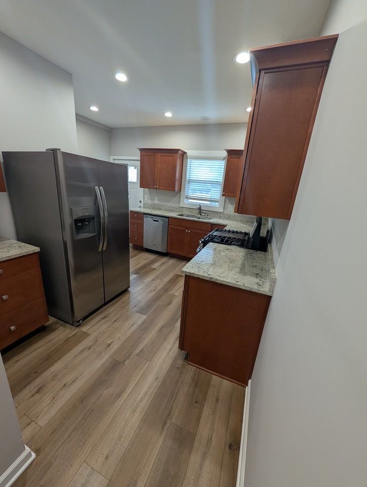 2238 N Kenwood Ave #2238 - Photo 4 of 12