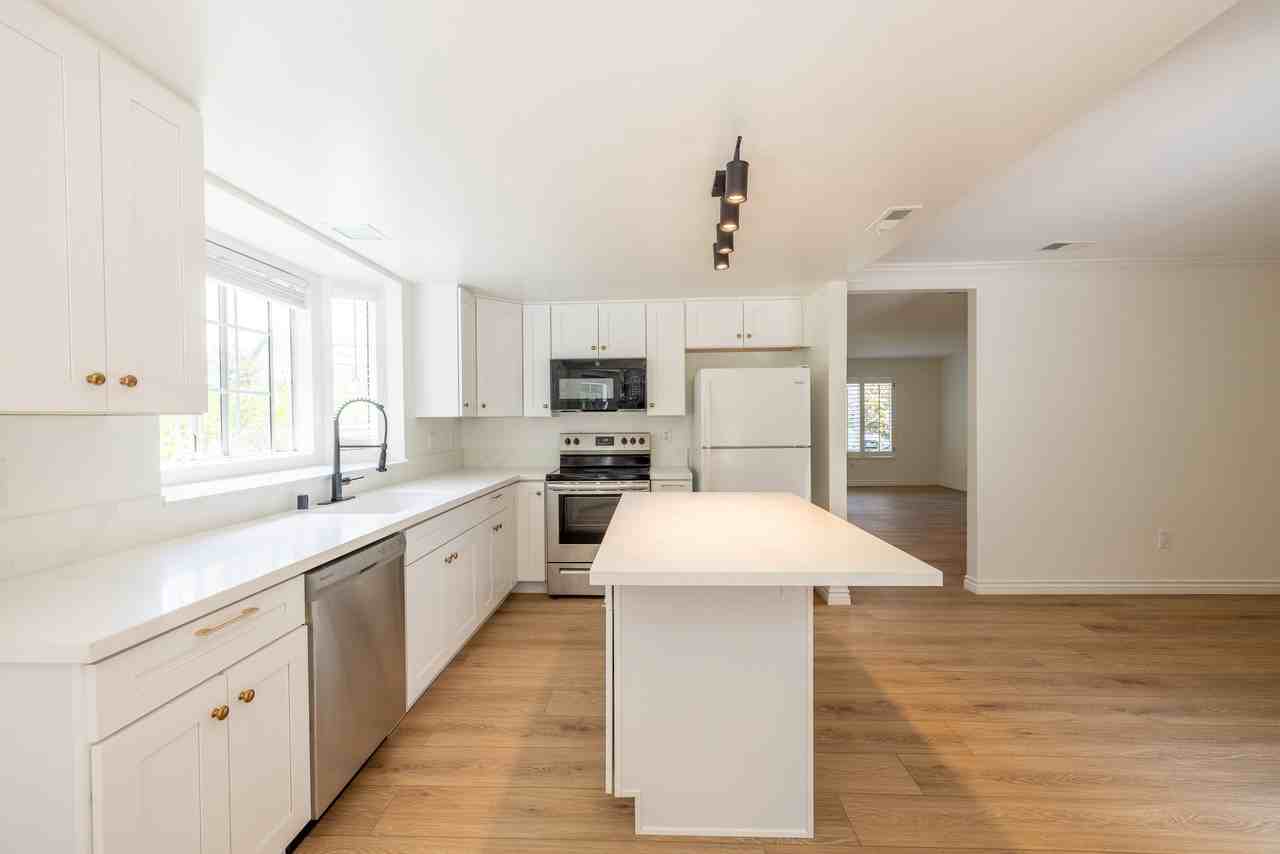 3776 Portland Ct - Photo 6 of 27