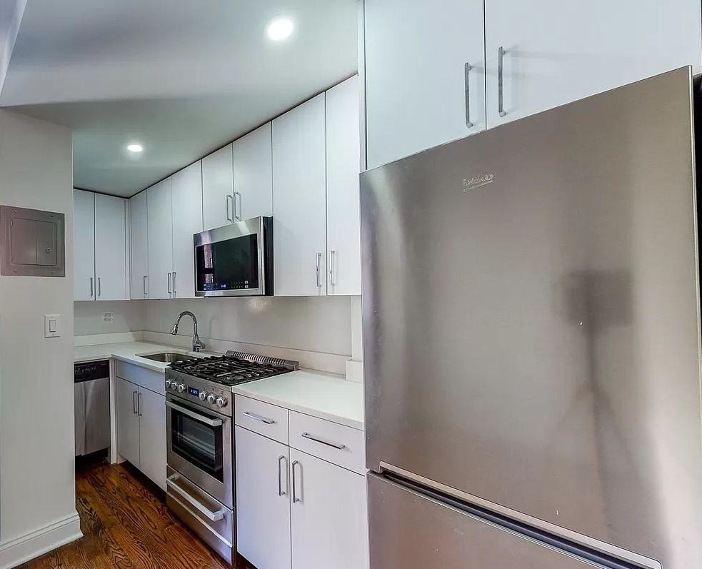E 35th St #5H - Photo 4 of 6