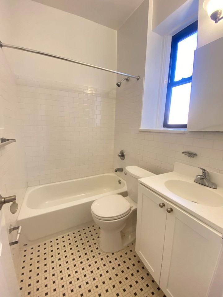 W 72nd St #4C - Photo 3 of 4