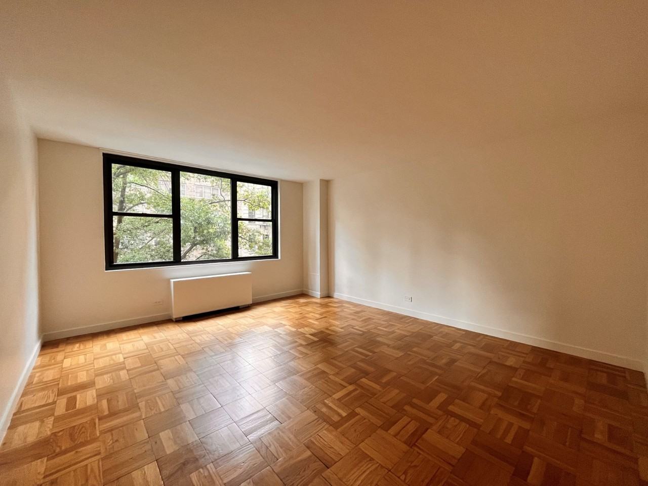 E 49th St #9G - Photo 2 of 6