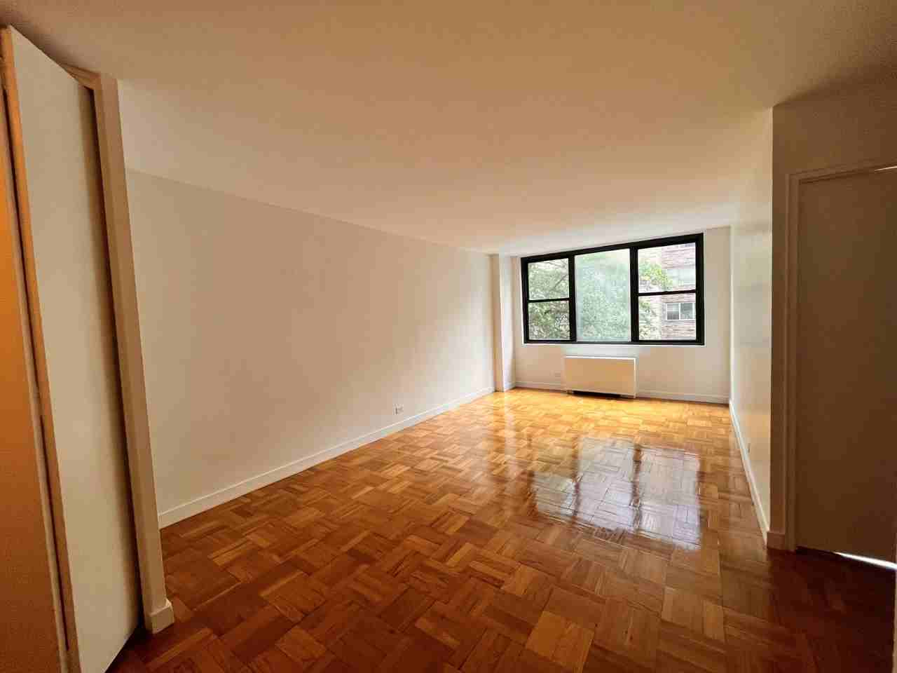 E 49th St #9G - Photo 3 of 6