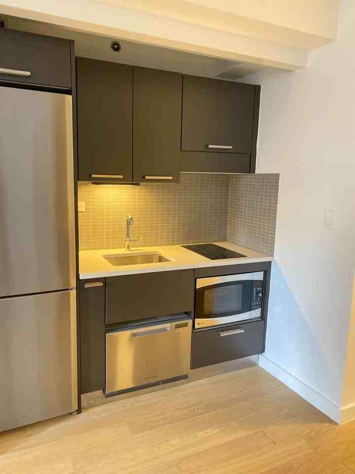 E 39th St #6K - Photo 3 of 6