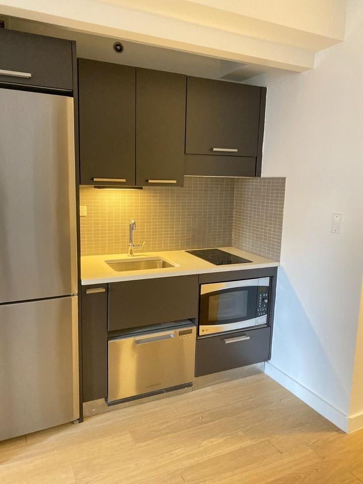 E 39th St #6F - Photo 3 of 6