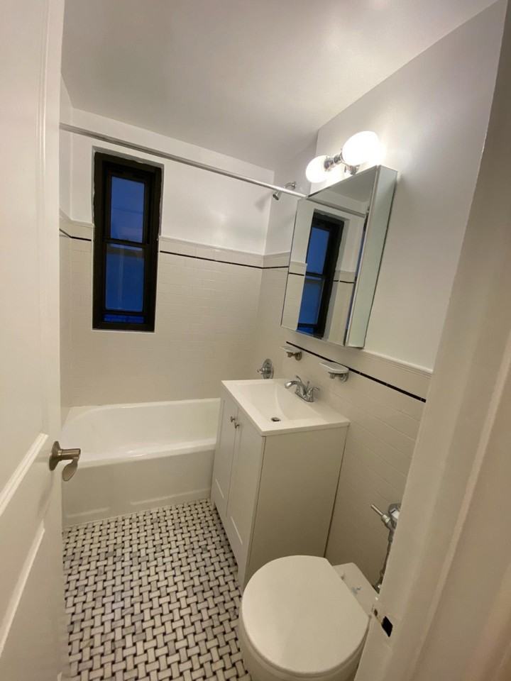 E 56th St #9D - Photo 5 of 6