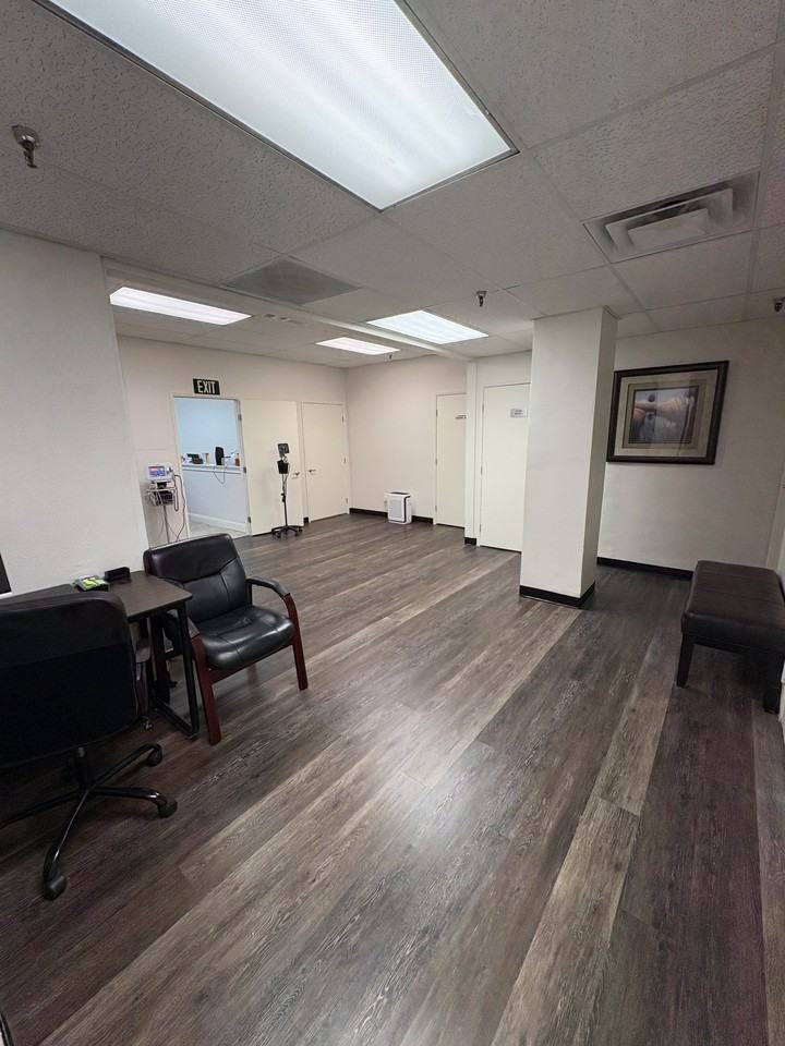 855 N Lark Ellen Ave #L - Photo 5 of 11