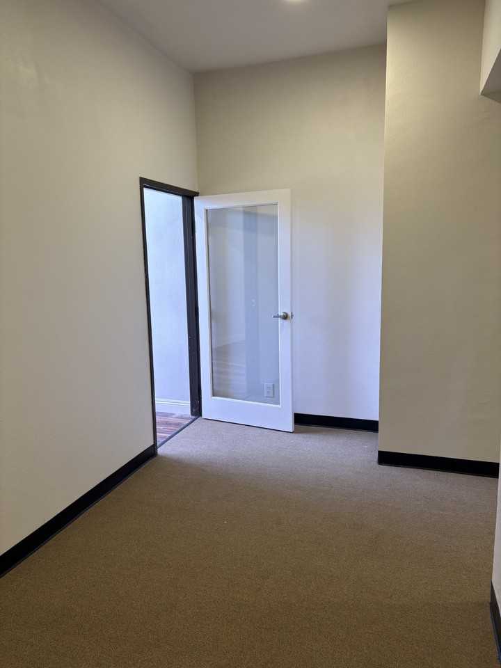 855 N Lark Ellen Ave #G5 - Photo 3 of 6