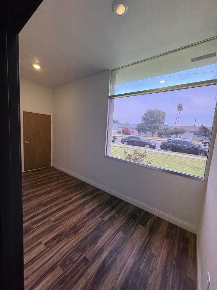 855 N Lark Ellen Ave #G5 - Photo 4 of 6