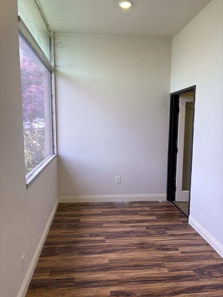 855 N Lark Ellen Ave #G5 - Photo 5 of 6