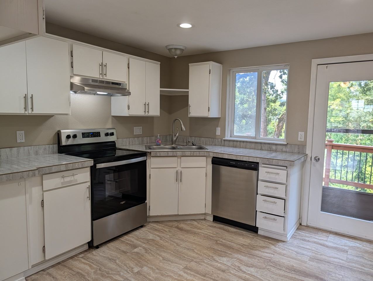 194 S 12th St #1 - Photo 4 of 16
