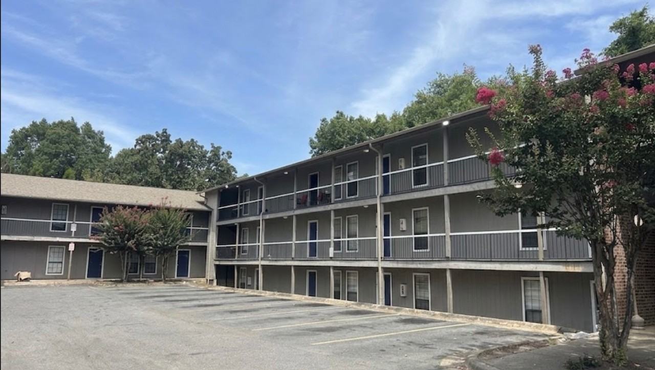 1 bed and 2 Beds Tucked away on Cantrell. Hidden Valley - Photo 4 of 11