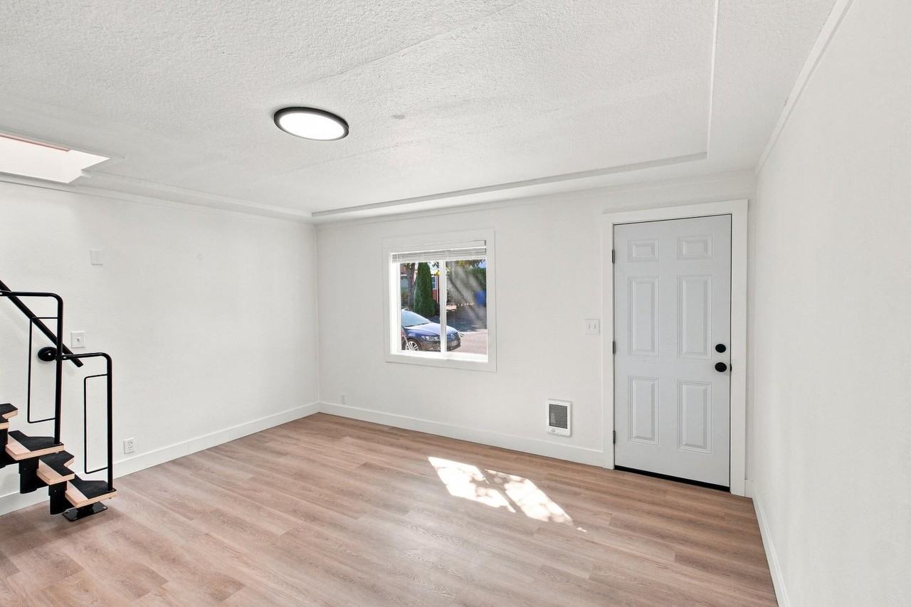 78M - Cully Court Apts. - Photo 2 of 21