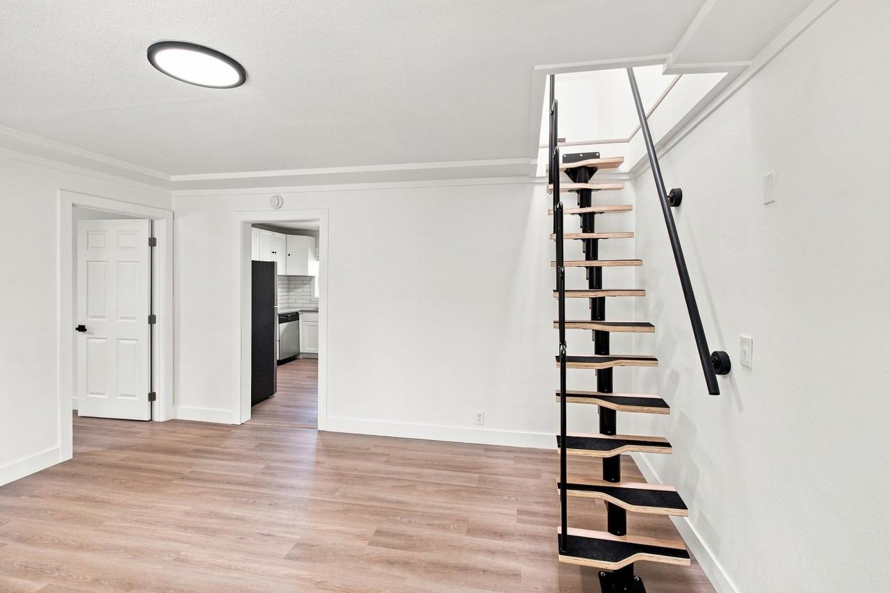 78M - Cully Court Apts. - Photo 3 of 21