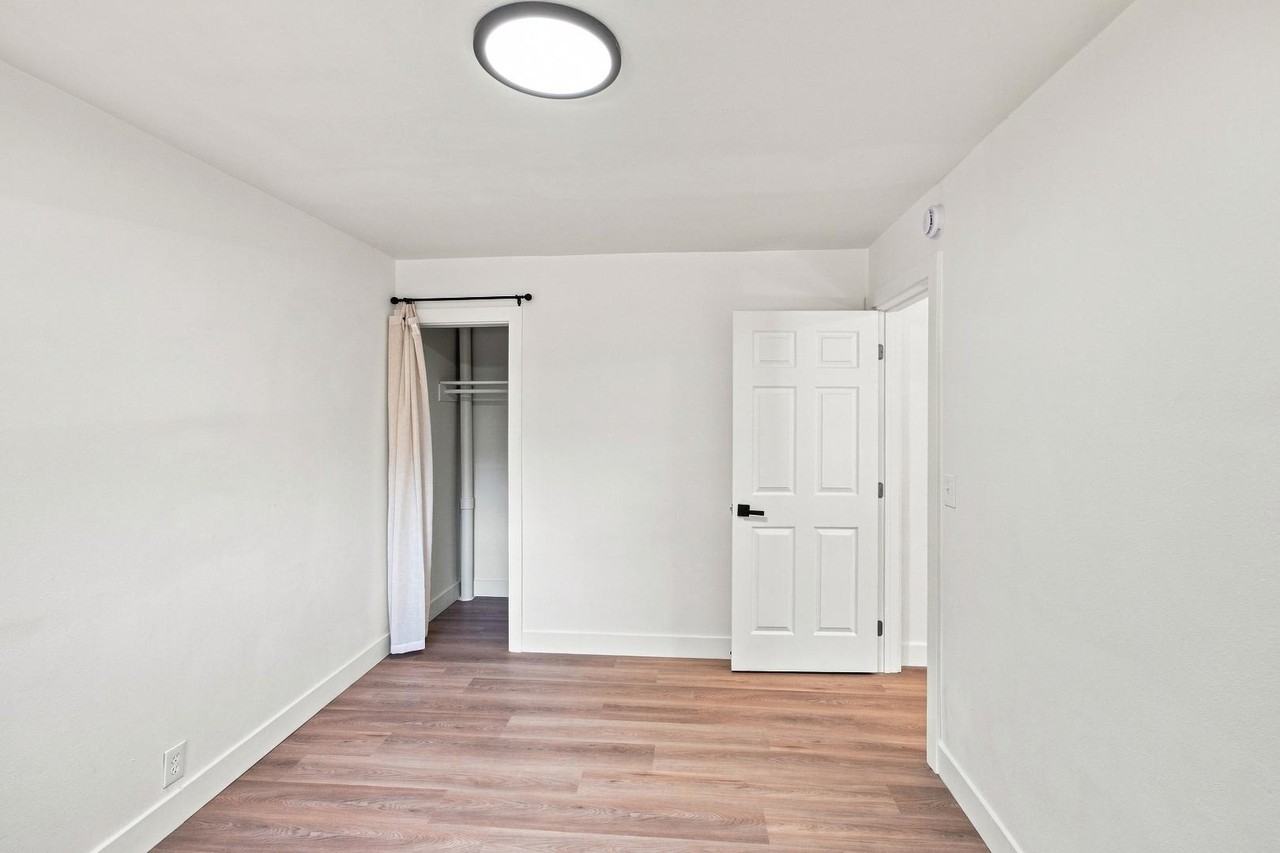 78M - Cully Court Apts. - Photo 6 of 21