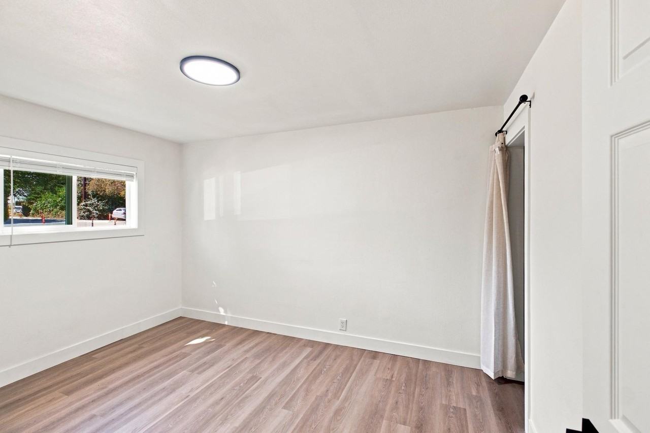 78M - Cully Court Apts. - Photo 7 of 21