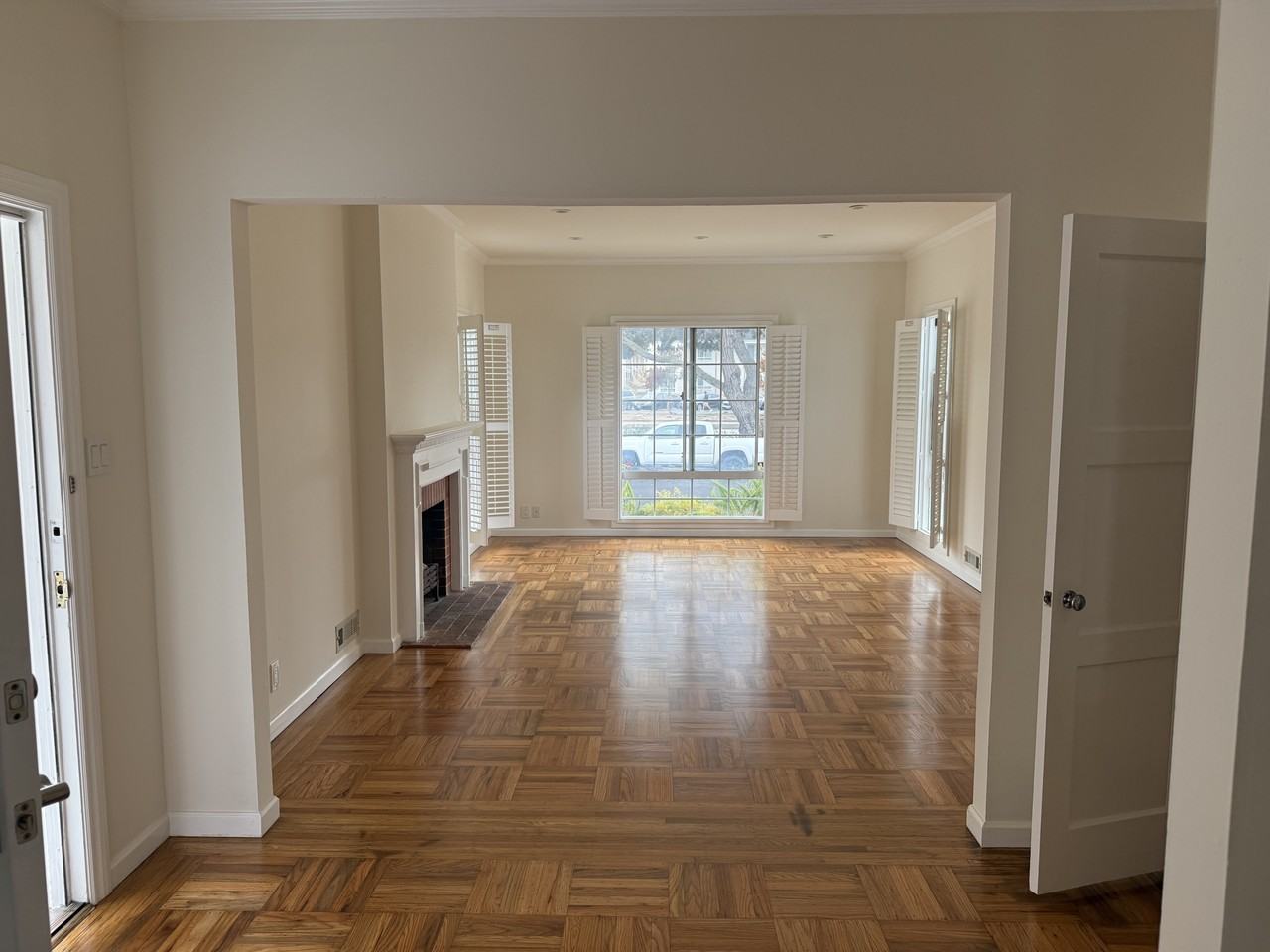 282 N Mayfair Ave #1 - Photo 4 of 21