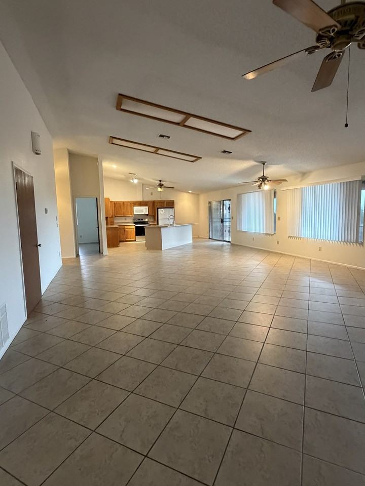 533 E Montgomery Ave - Photo 3 of 32