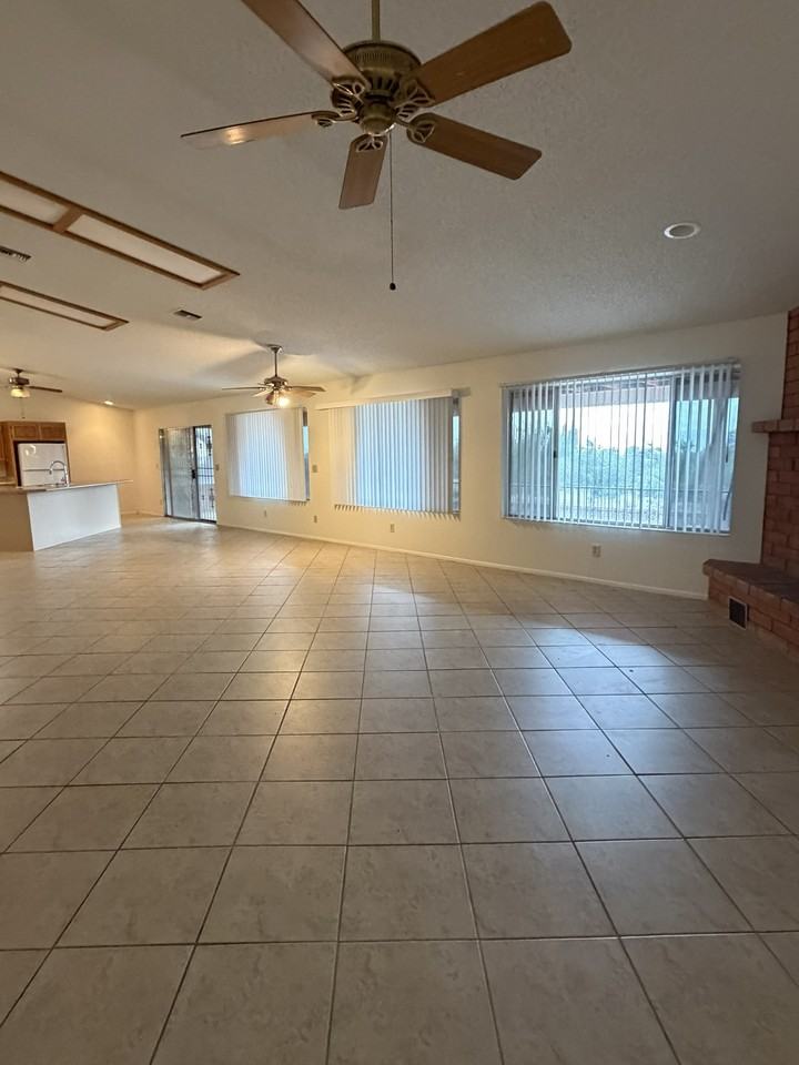 533 E Montgomery Ave - Photo 4 of 32