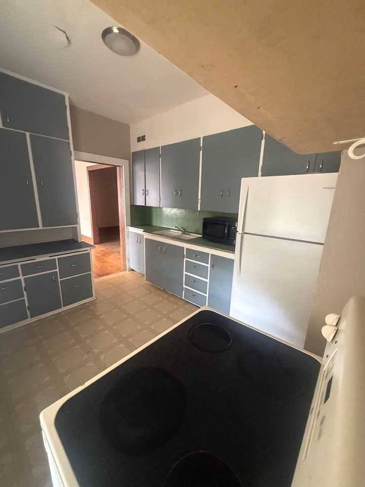 303 E 4th Ave - Photo 5 of 11