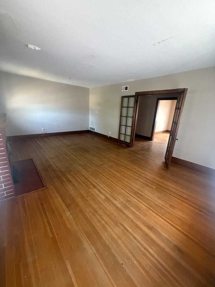 303 E 4th Ave - Photo 7 of 11