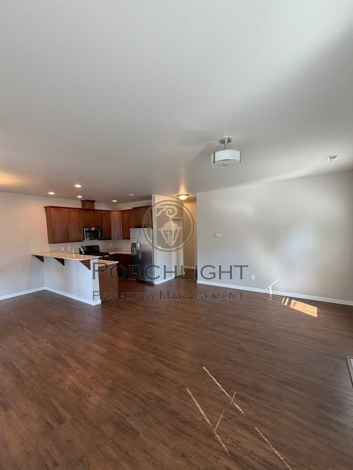600 Pioneer CourtUnit B #1 - Photo 3 of 10