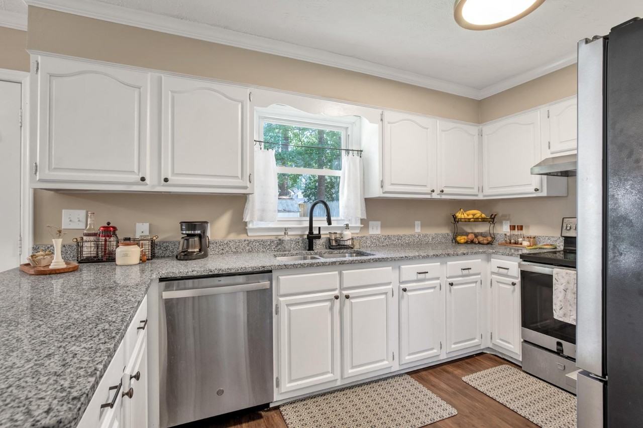 608 Georgetown Cir - Photo 3 of 11