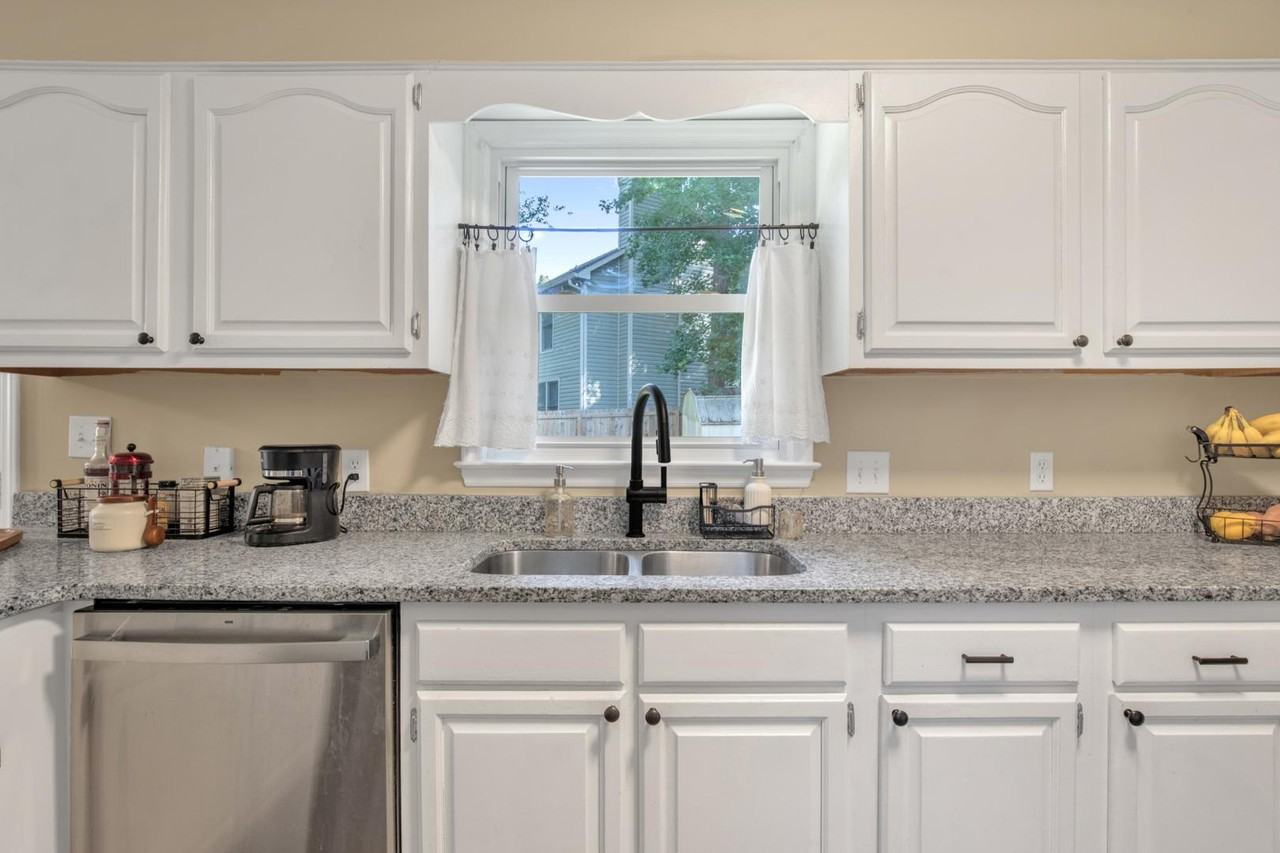 608 Georgetown Cir - Photo 5 of 11