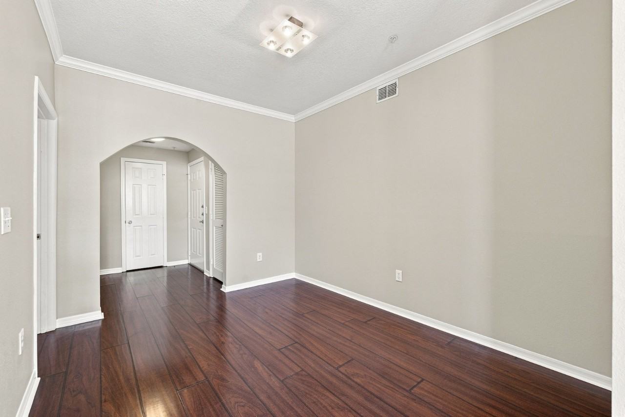 501 Knights Run Ave - Photo 7 of 20
