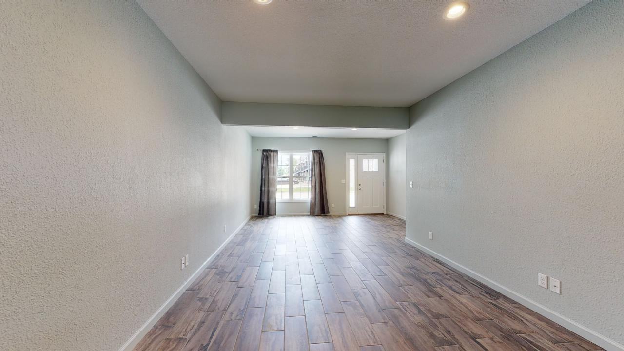 1407 Poplar St #604 - Photo 7 of 11