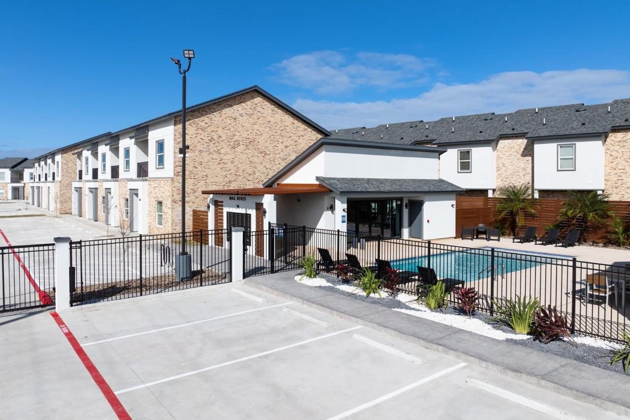 BARSE TOWNHOUSES II LLC - Photo 2 of 15