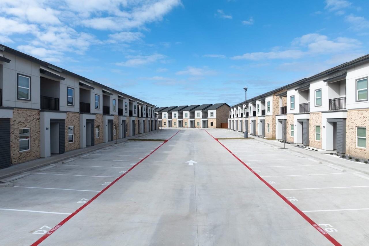 BARSE TOWNHOUSES II LLC - Photo 5 of 15