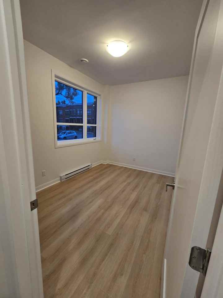 333 Rue de Beauharnois Ouest - Photo 6 of 9
