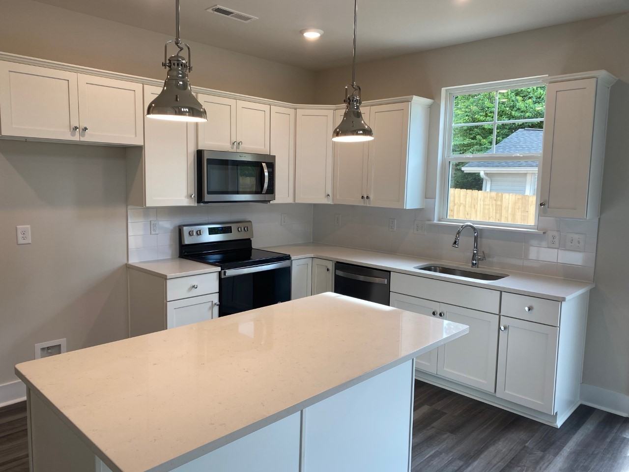1009 Justice Ave #1 - Photo 5 of 24