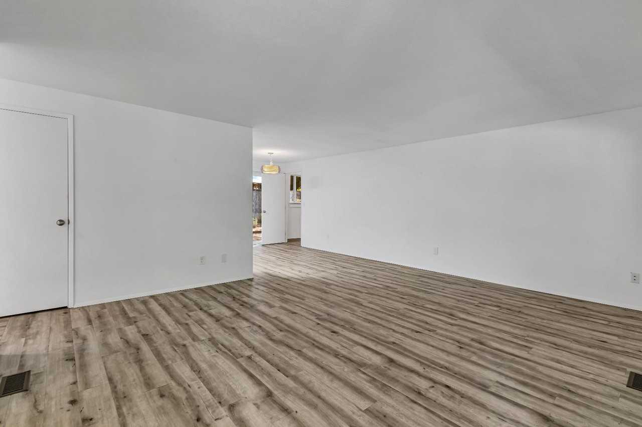 7401 56th Avenue Ct Nw - Photo 5 of 11