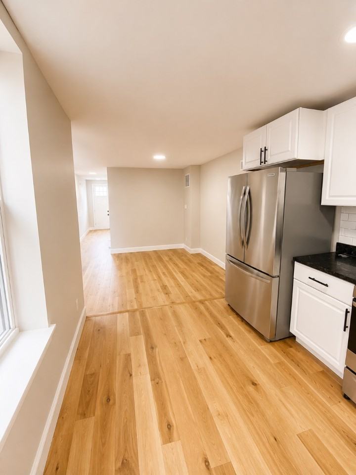 224 N Patterson Park Ave - Photo 2 of 12