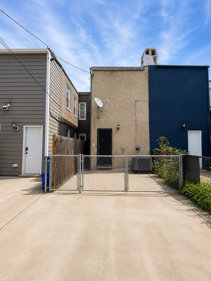 224 N Patterson Park Ave - Photo 3 of 12